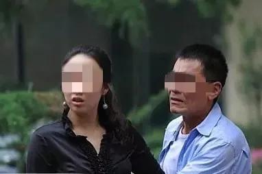 30年前我妈出轨，我爸带着我和弟弟讨生活，孤独一辈子也没有再婚