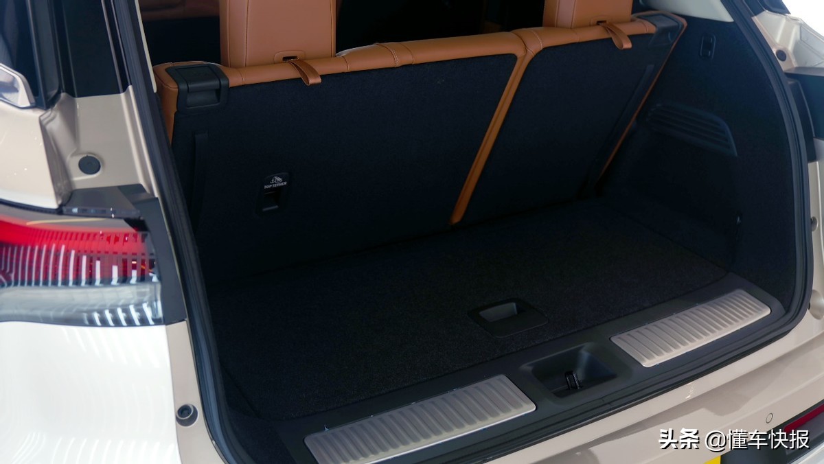 现代东方豪华，售价39.98万元起，一代英菲尼迪QX60实拍解析