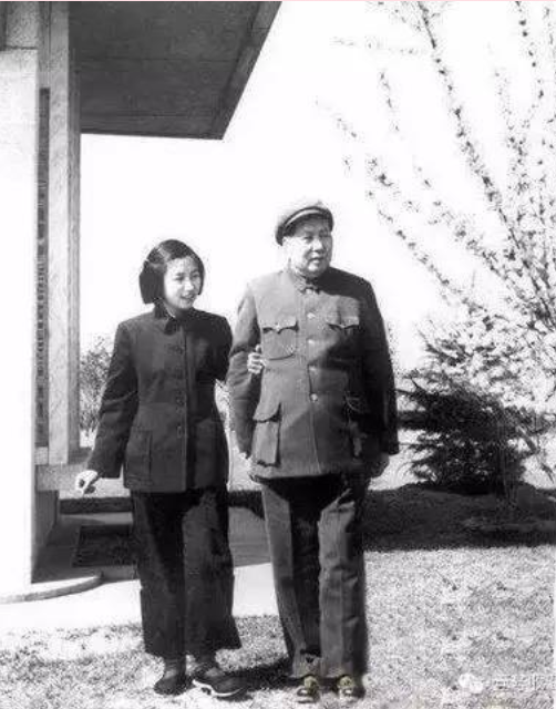 75年毛主席病重，得知李讷的工作已有着落，欣慰地点点头：可以了