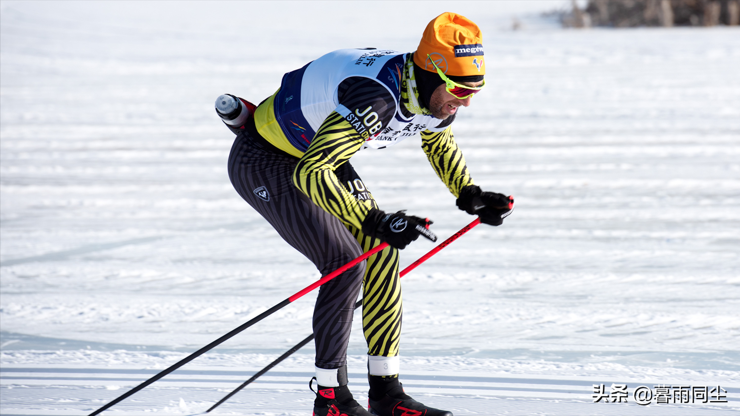 雪板双板容易折吗(滑雪初学者该选择单板还是双板?哪一个更危险?