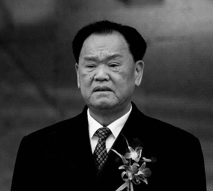 他只是小学文凭，建国后从基层做到湖南省委书记，晚年回农村养老