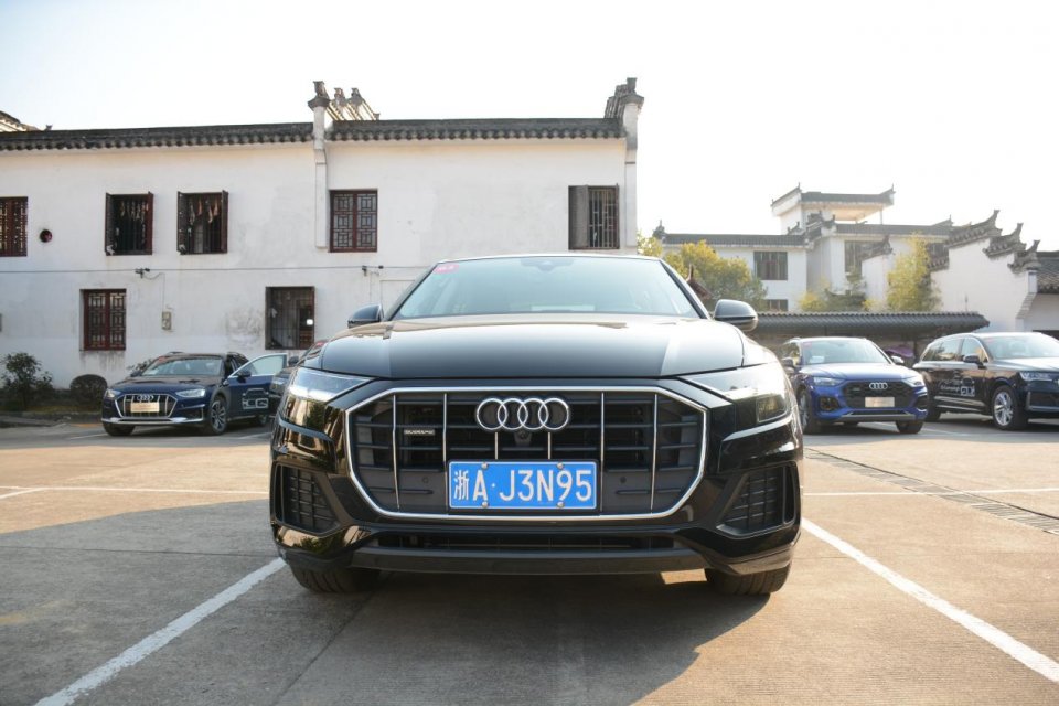 试驾官丨2.0T的奥迪Q8，开起来竟然是这样顺？