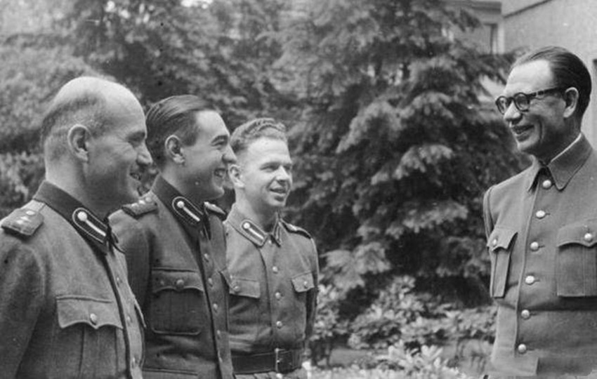 弗拉索夫简介图片(弗拉索夫获"苏联英雄"荣誉,担任总司令,为何二战后