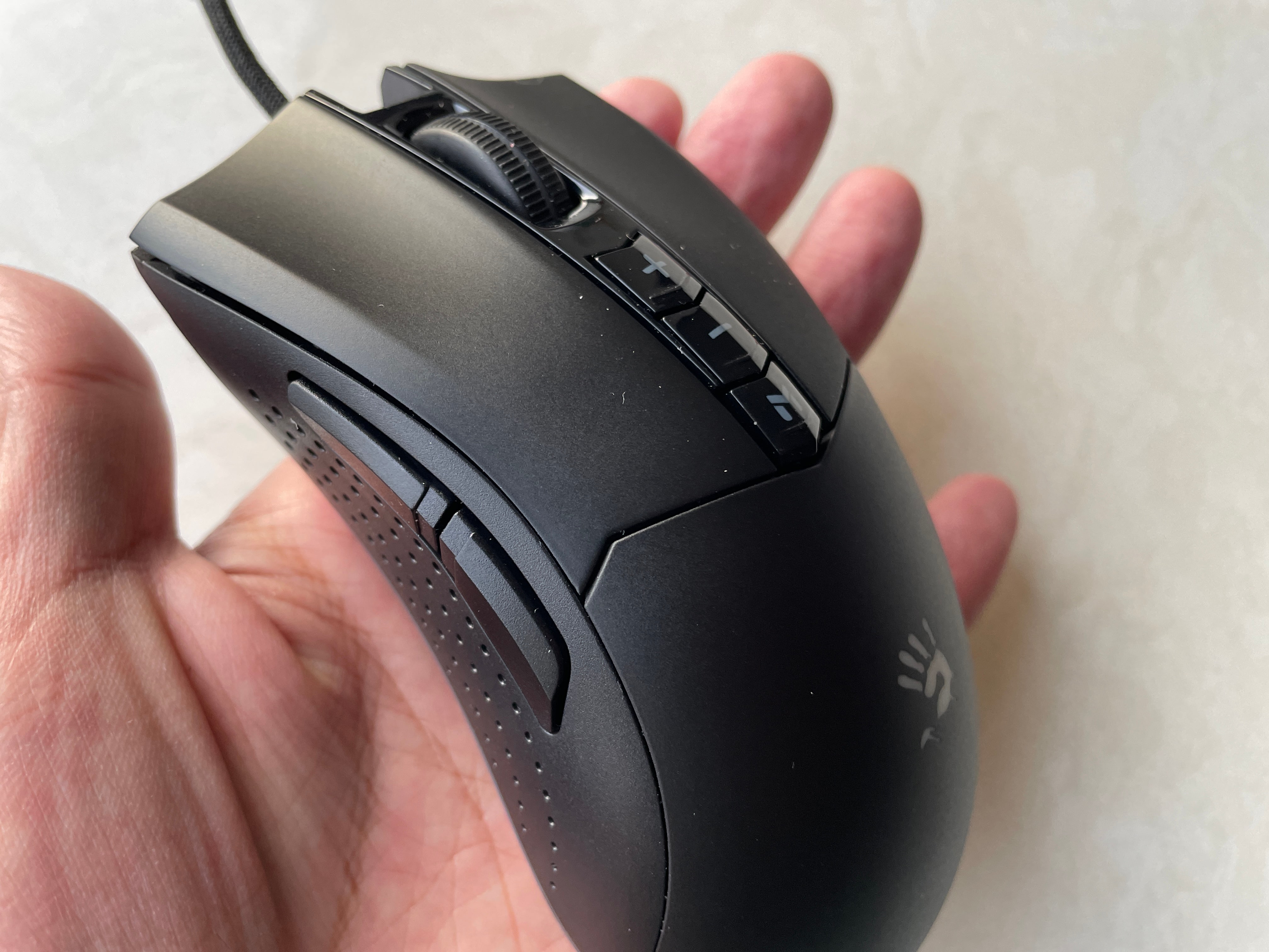 漂亮得不像实力派，血手幽灵ES9Pro电竞游戏鼠标亲测