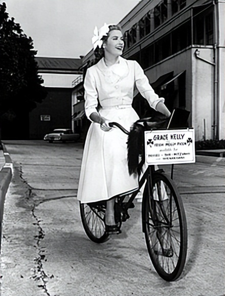 她是好莱坞的神话 | 欧洲最古老宫殿的王妃，格蕾丝传奇的一生