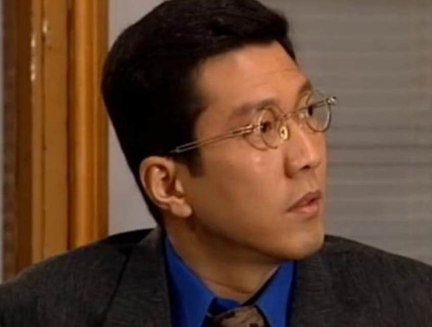 演员杨英伟全家移居国外半年，92岁老父难忍严寒，透露准备回国