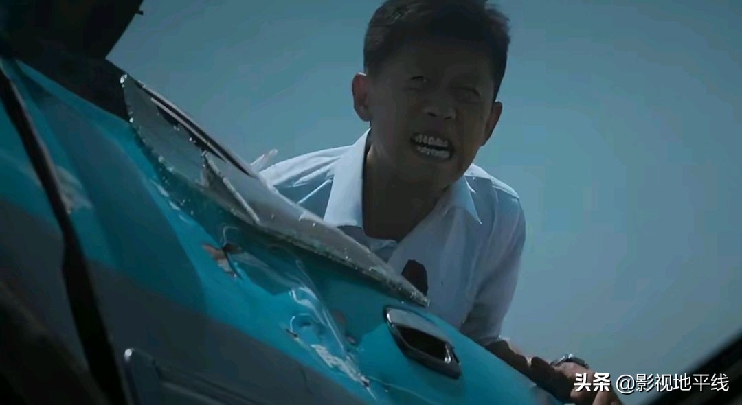 首播两集不过瘾，强强联手的《庭外》，有点《白夜追凶》的感觉了