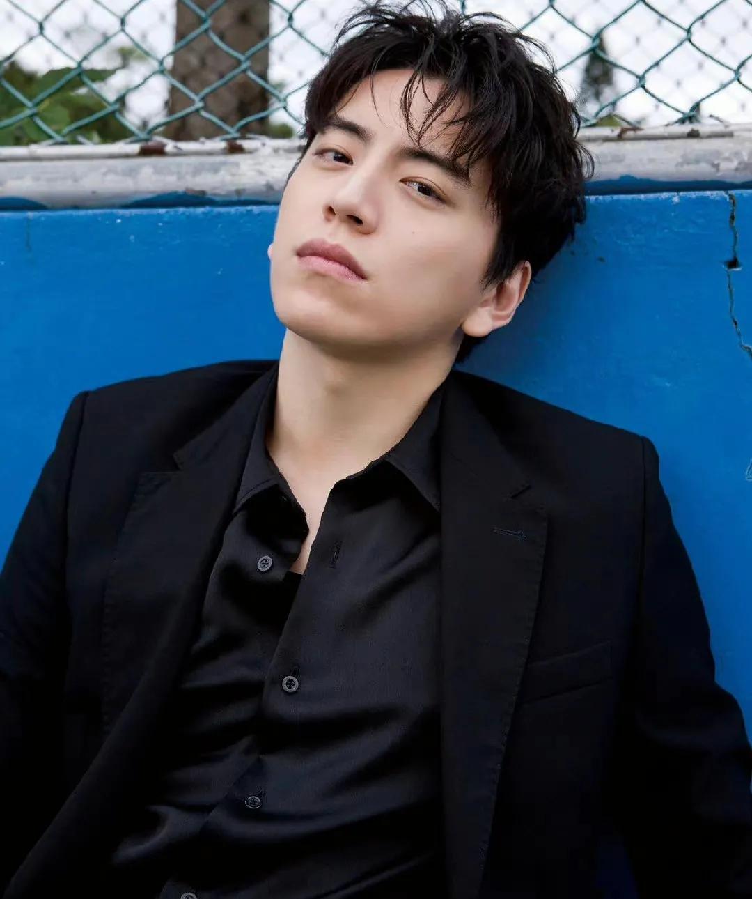 古装丑男？不，现代美男