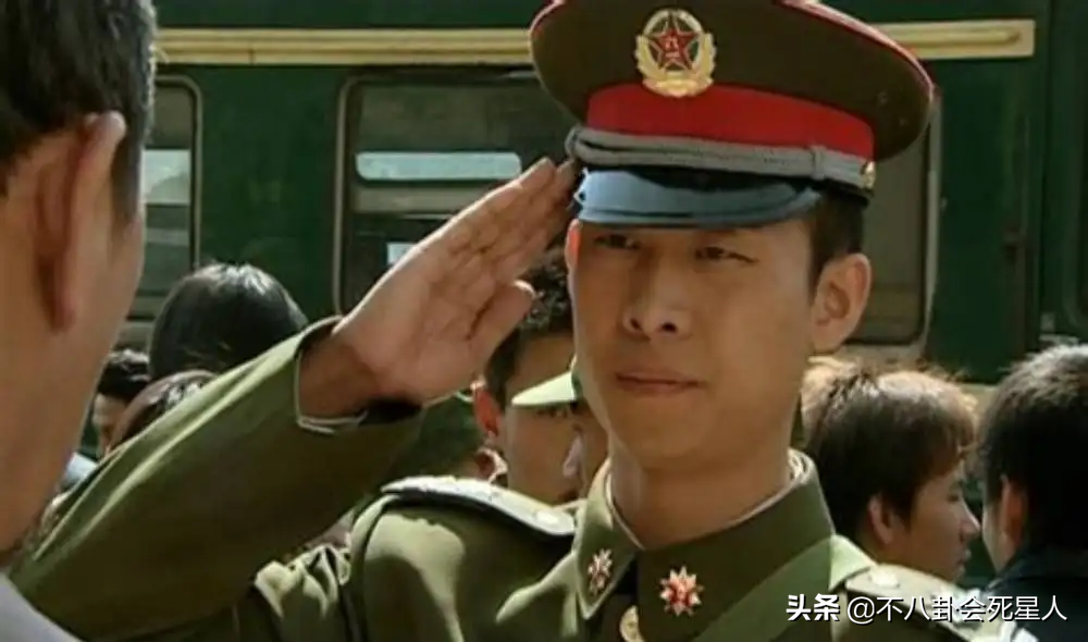 明明长得不帅，却吸引力爆棚，这5位男演员证明“丑男也有春天”