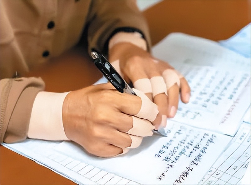 “奇迹校长”张桂梅，大山深处筑起梦想家园，圆数千女孩大学梦