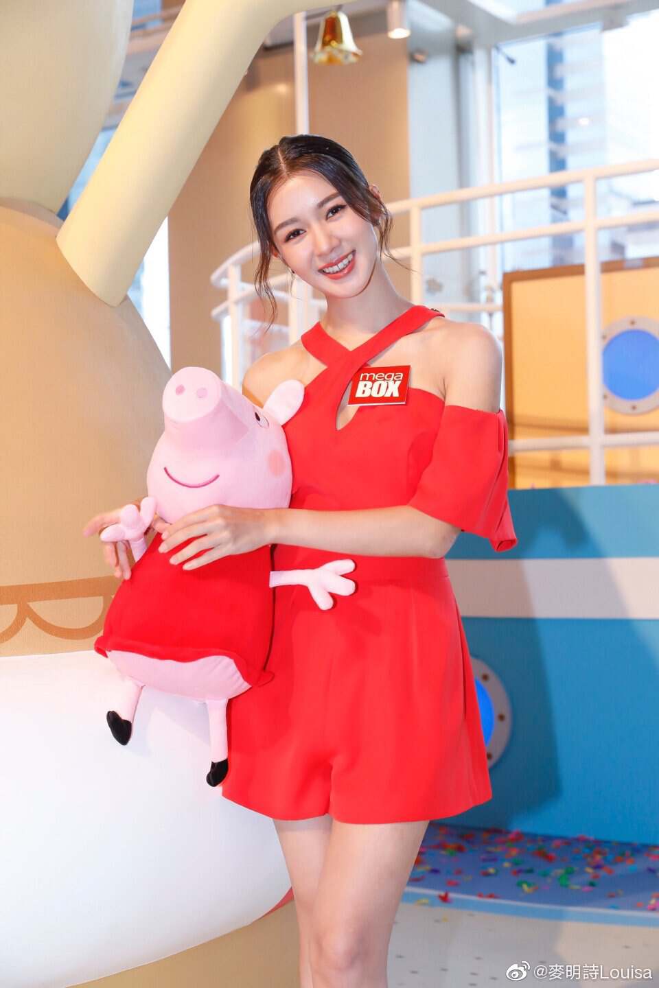 恋情再添实锤?tvb"十优港姐"疑与异性过节,两人曾被曝游日本