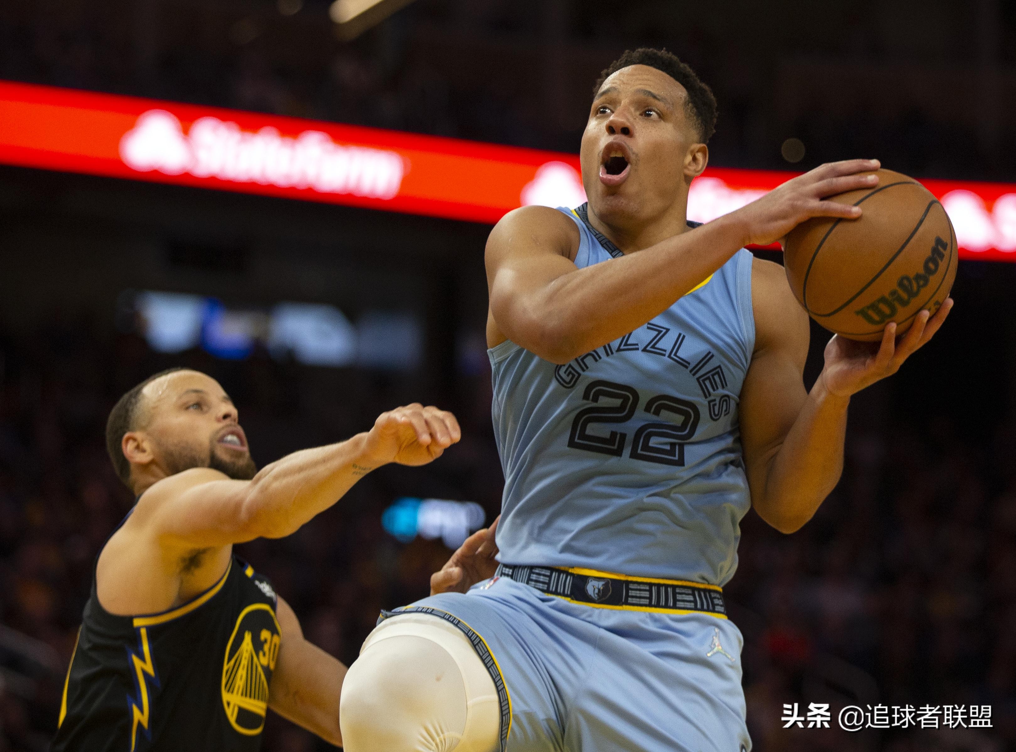 nba为什么今年勇士这么差(揭露勇士39分惨败真因！创多项耻辱纪录，美媒恶搞库里被灰熊吓坏)