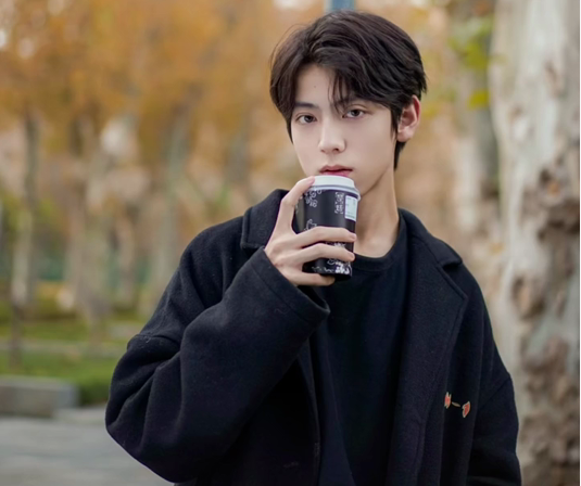 学校现实中帅哥的照片（华中科大宣传片中的男生）