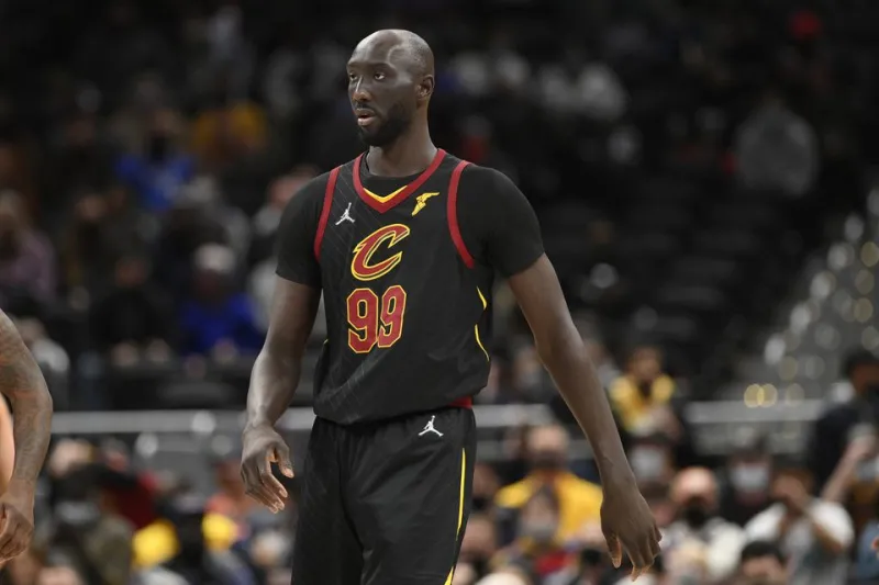 他的位置上有太多的竞争者(NBA身高2米26的内线巨人，要将天赋带到CBA了？)