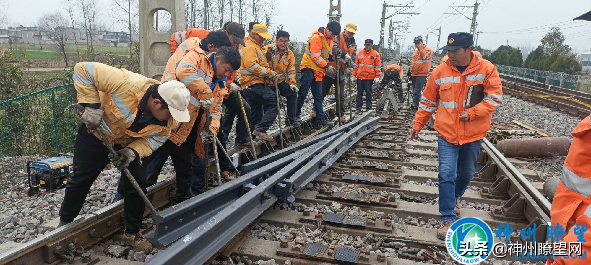 亳州线路车间：更换伤损设备，确保铁路运输安全