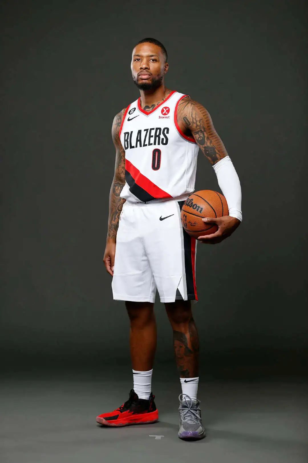 nba球鞋的牌子有哪些（NBA新赛季媒体日球鞋全盘点-眼花缭乱，惊喜不断）