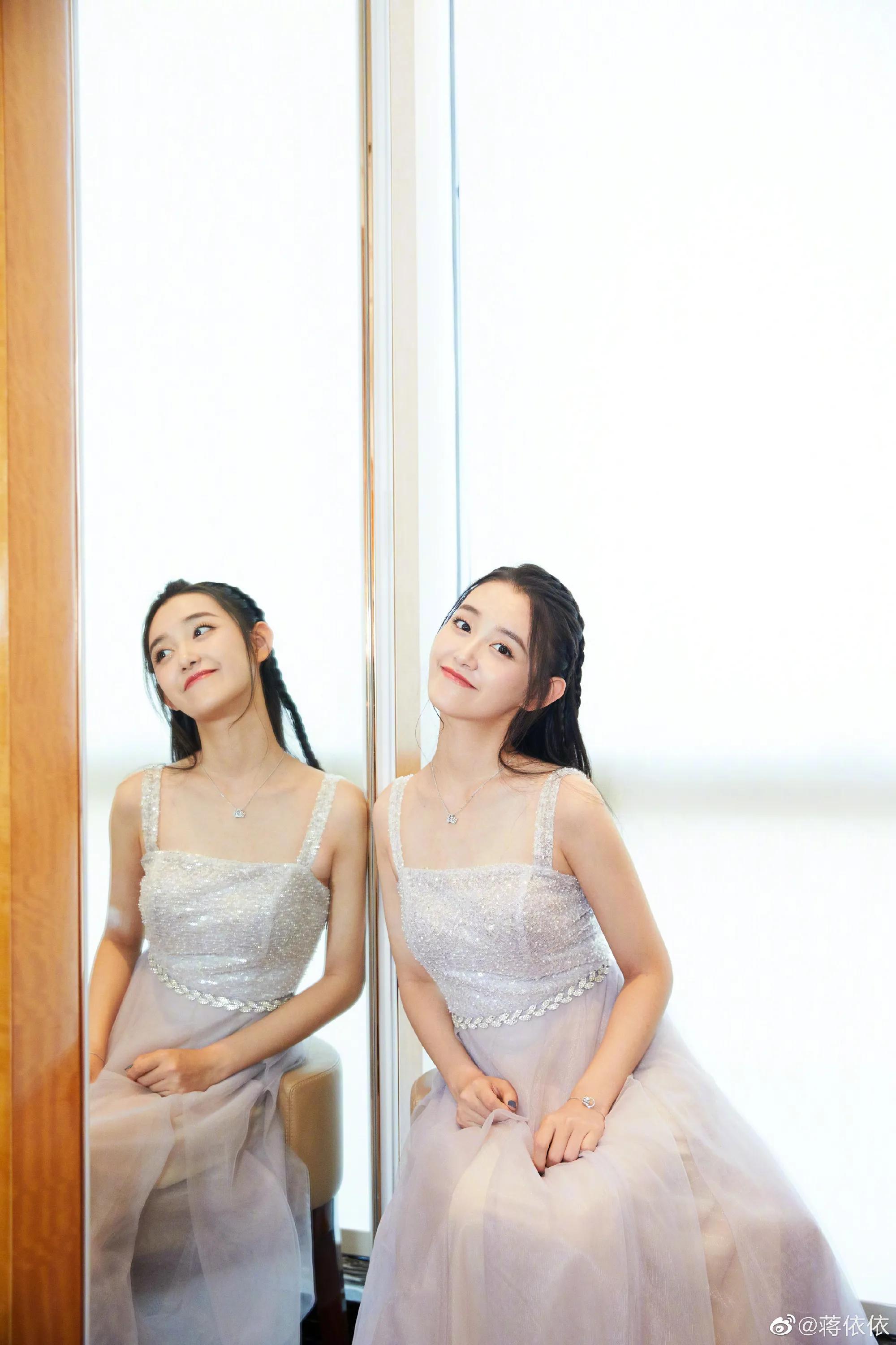蒋依依美图