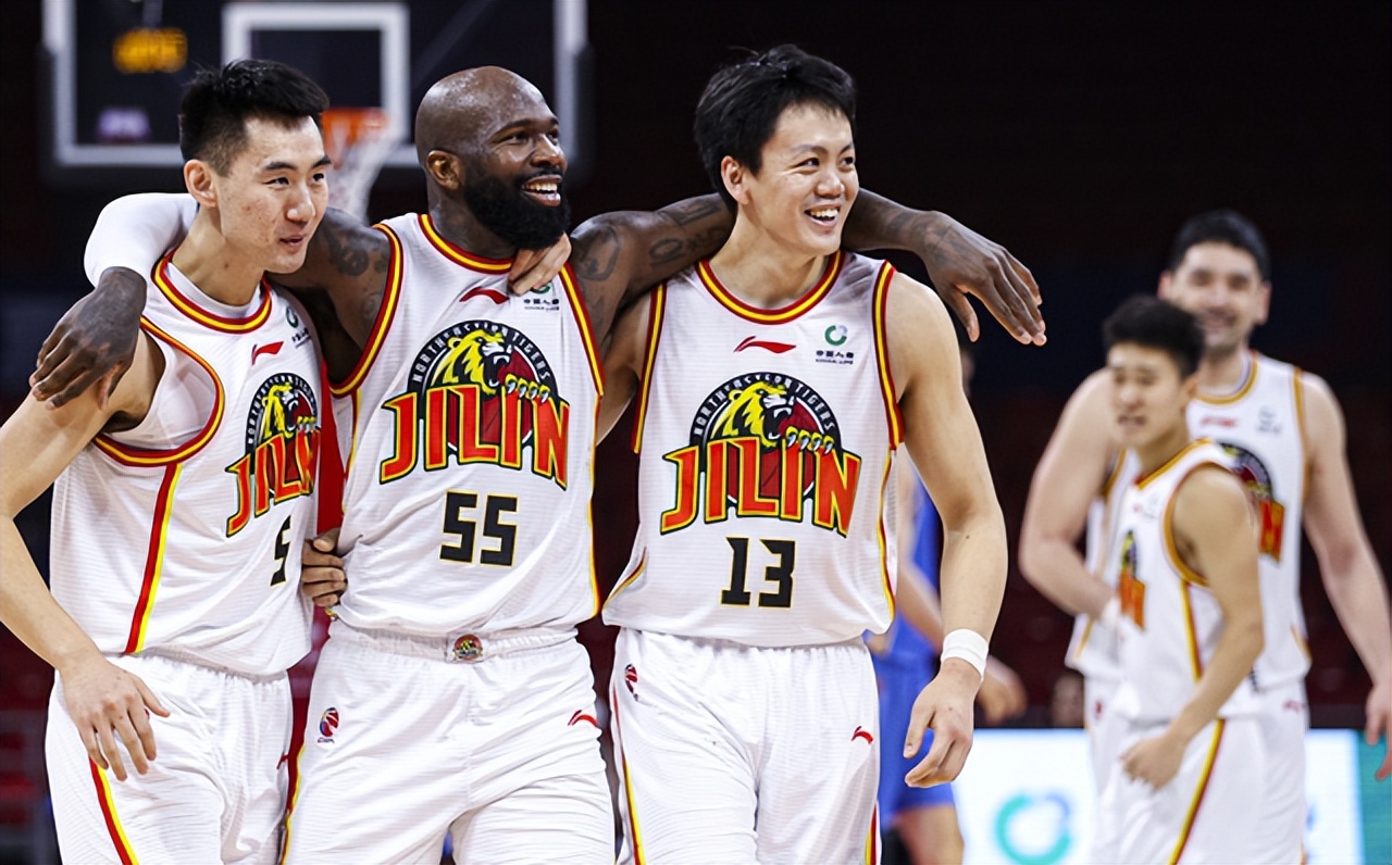 最强的锋卫摇摆人（CBA联盟球迷公认最强五人组，所有球员攻守平衡特点鲜明）-趣拿体育