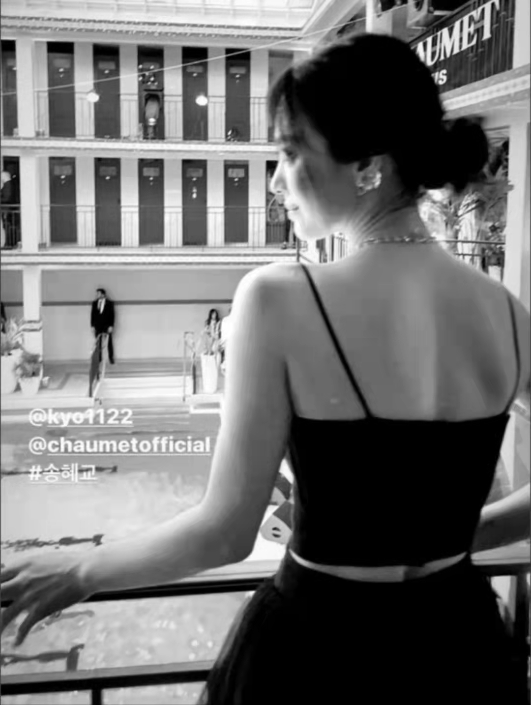 42岁宋慧乔外网生图翻车，法令纹多还地包天，被嘲有点儿凶相