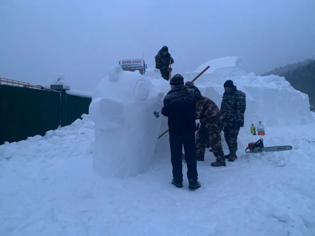 登高眺远景秘境身心愉冬日，来一场任性的雪山游