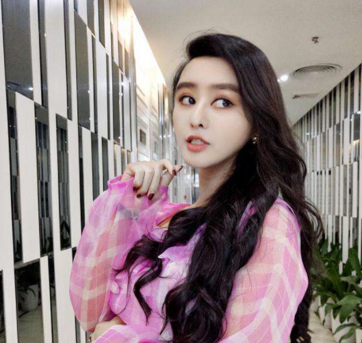 何承熹:8年花800万整成范冰冰,嫁给盗版陈学冬后,竟惨遭同妻?