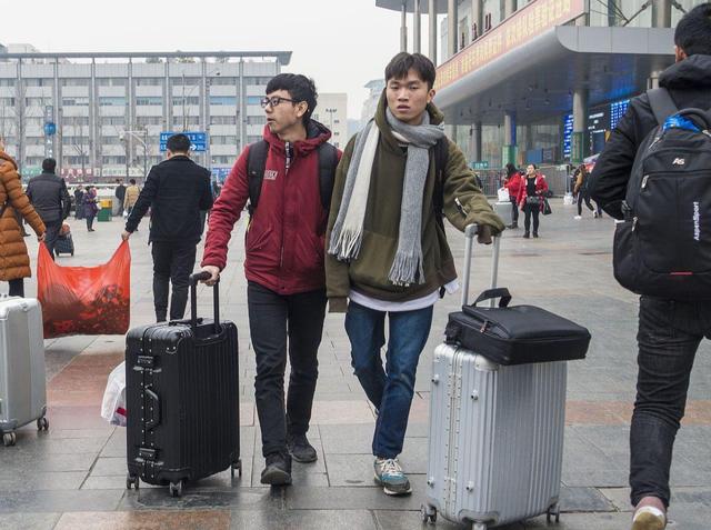 教育局宣布，福建大学生寒假时间公布，家长十分高兴，学生犯了愁