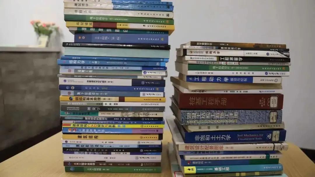 重庆大学土木工程学院获评首届“全国教材建设先进集体”称号