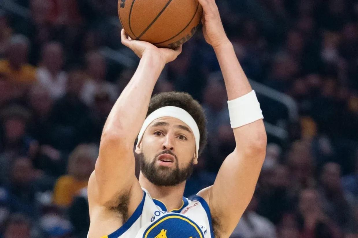 盘点nba历史上有哪些三分神(NBA季后赛历史上投进三分球最多的20名球员，库里第一詹姆斯第二)