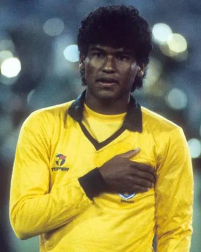 86年世界杯巴西队对西班牙（1986世界杯赛上的桑巴军团-巴西队）