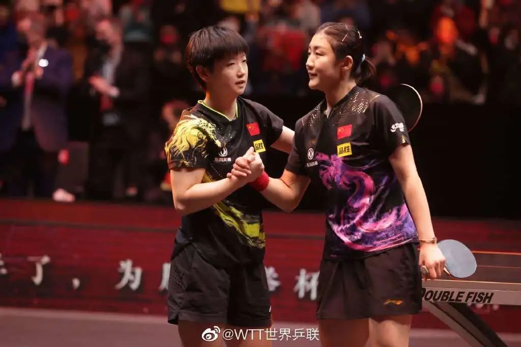 王楚钦张本智和对战记录（王楚钦力克张本智和夺冠，孙颖莎苦战七局成功卫冕 - WTT世界杯决赛）
