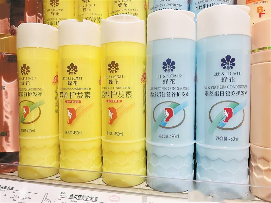 2003年,蜂花的营收从亏损到净挣几个亿,用最土的包装,低廉的价格,又