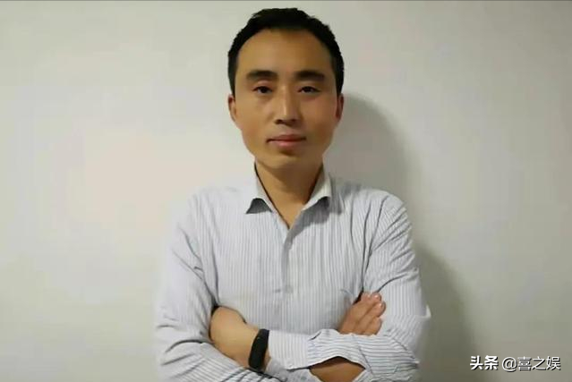 大衣哥称没经纪人，袁长标晒演出合同力证，两人为何“撕破脸”？