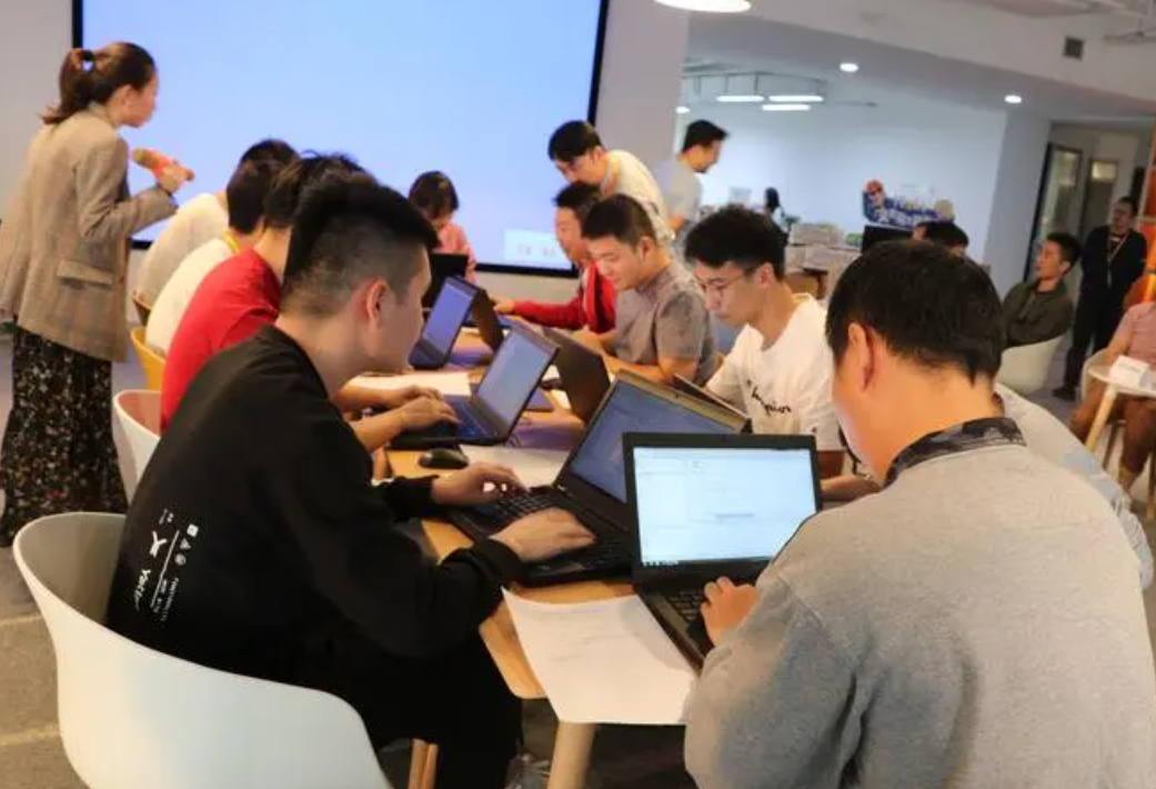 毕业生收入排名更新，码农占了多半席位，可过来人奉劝谨慎报考