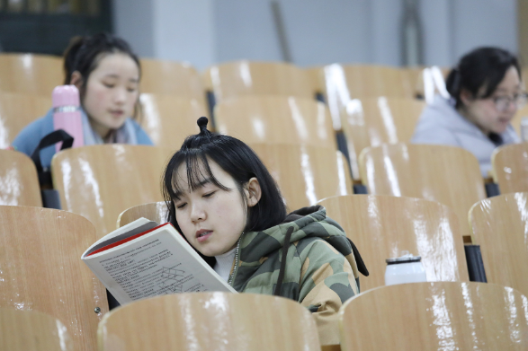 “用钱堆出来”的民办本科，一直饱受诟病，却为何一直不被取缔？