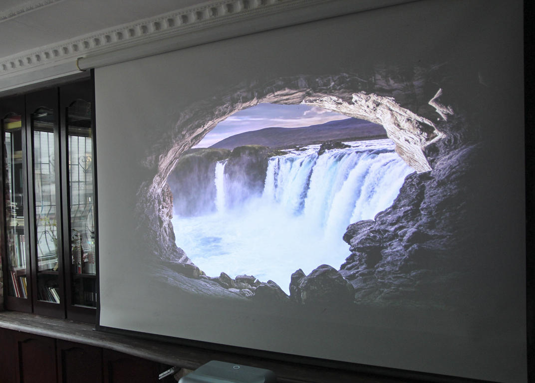 坚果智慧墙o1 pro评测,百吋家庭巨幕最优解