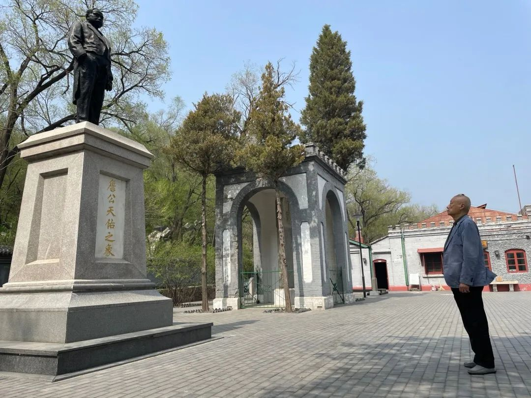 詹天佑之孙向《詹天佑科学技术发展基金会》捐赠祖父手抄《家谱》