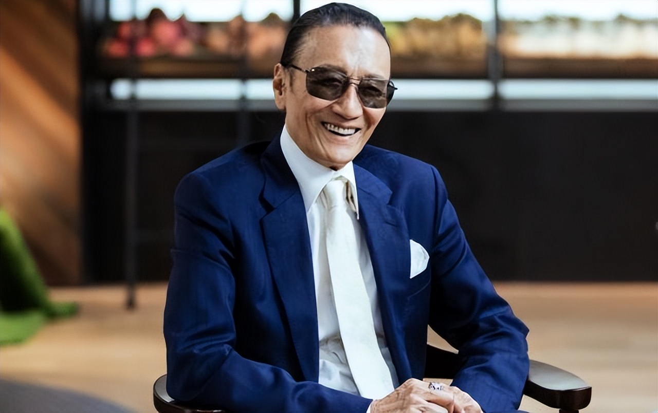 吴君如说错一句话，差点被东北四爷扣住，吴君如：四爷我只认谢贤