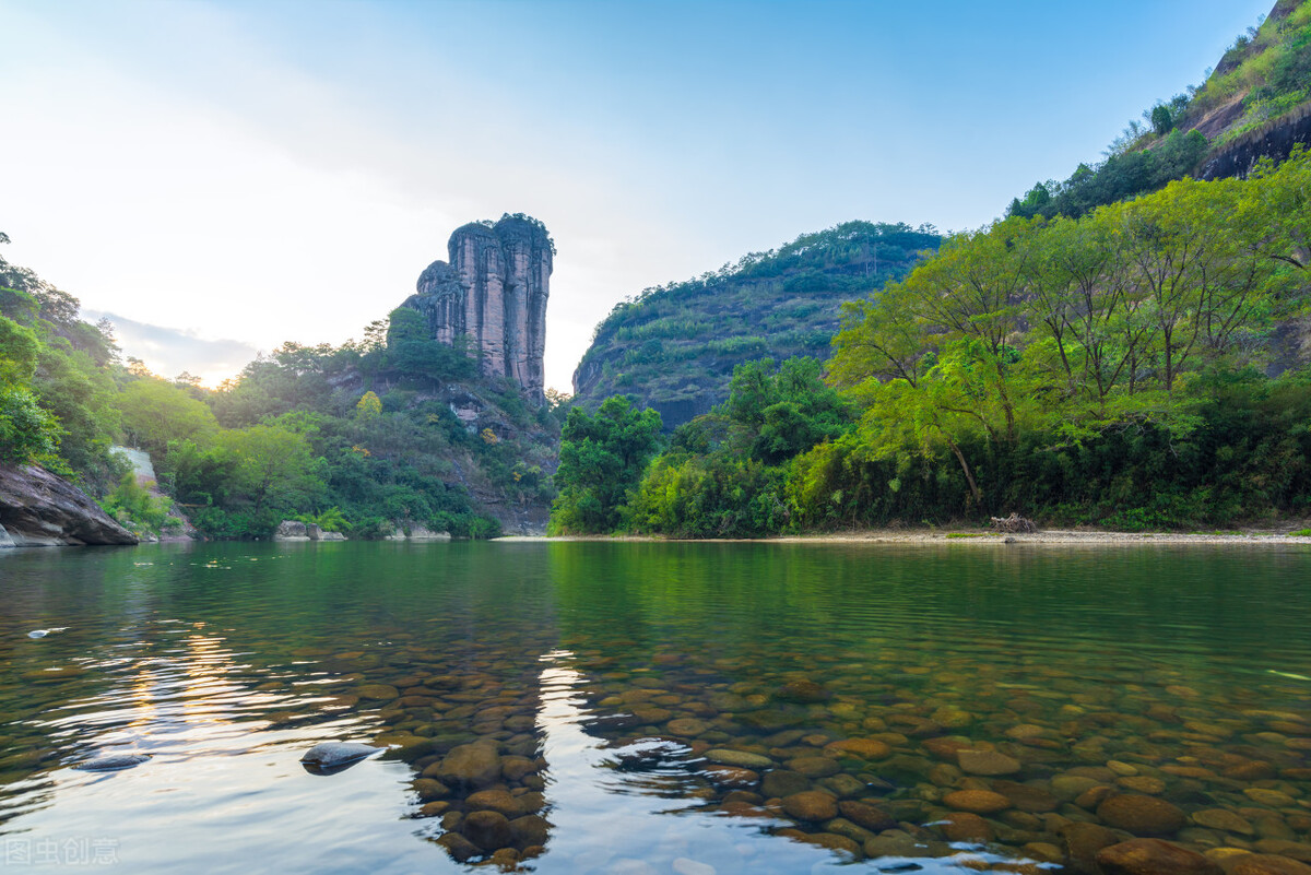 来武夷山，在天游峰冥想，观碧水丹山，拍摄秀甲东南的美景