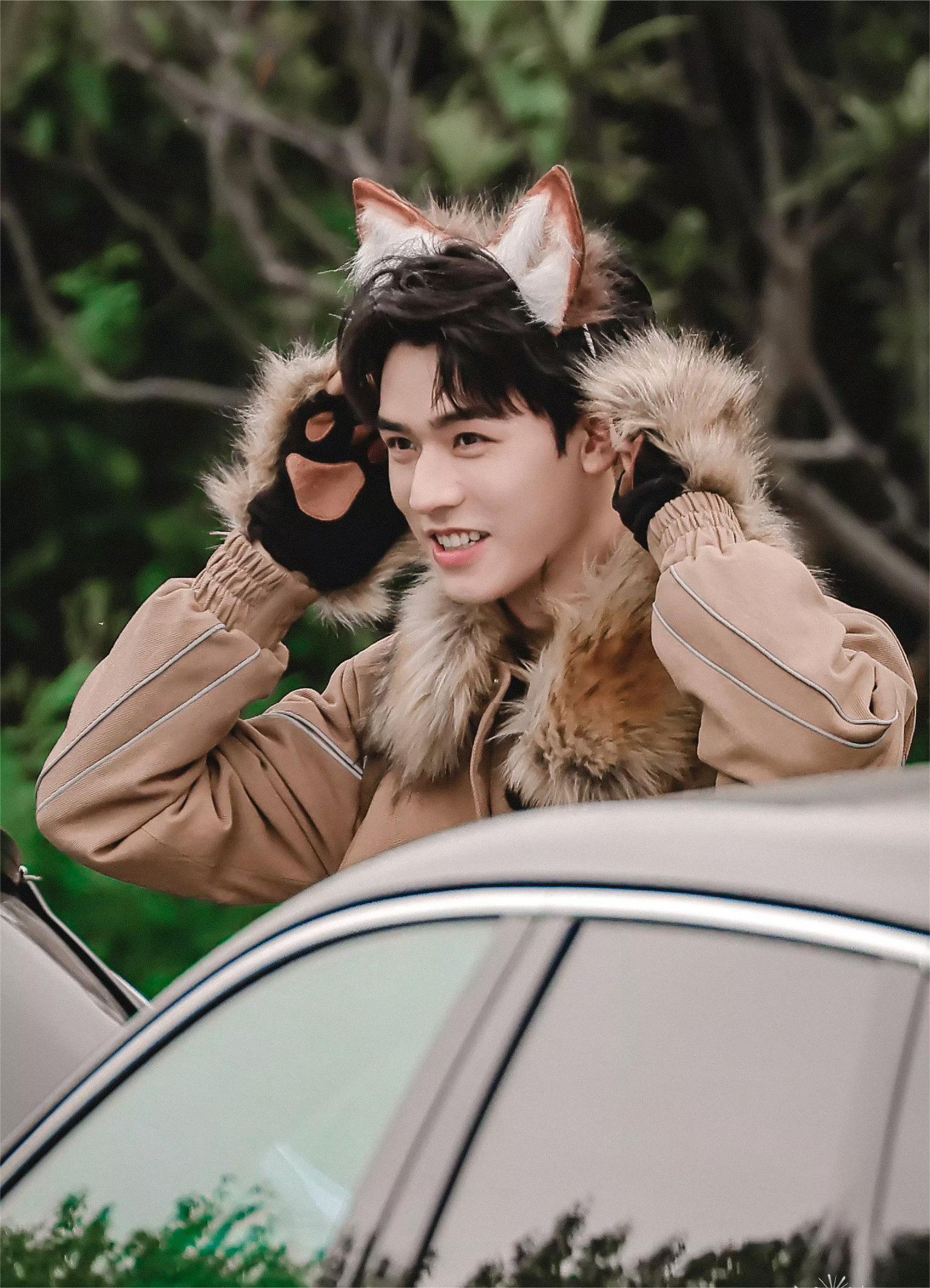 《极限挑战》第九季,龚俊穿着猫的道具真的太可爱了