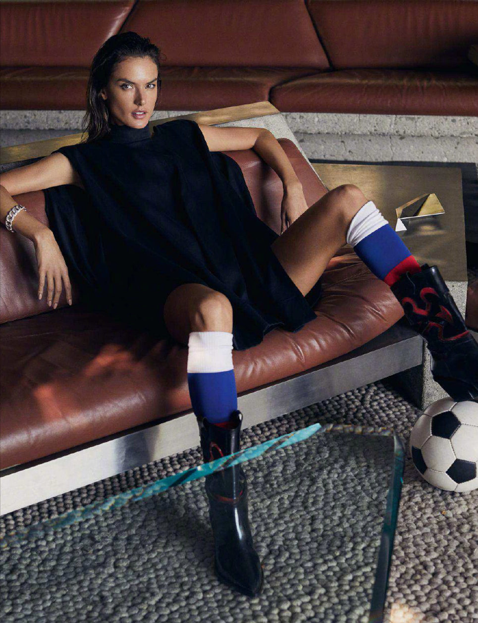 吉娘娘2014年世界杯（超模也爱足球，34岁吉娘娘、36岁水果娜，助阵本国世界杯开幕式）