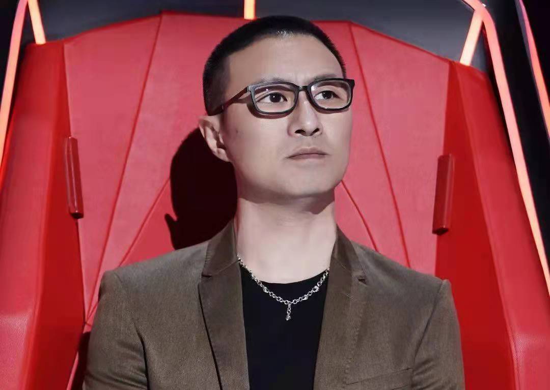 多次担任《中国好声音》《我是歌手》《乐队的夏天》等综艺节目的固定