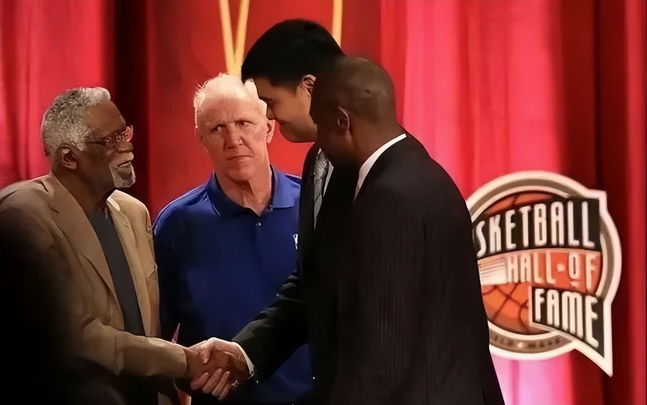 拉塞尔的球衣号码（NBA官方宣布：全联盟将退役比尔-拉塞尔的6号球衣）