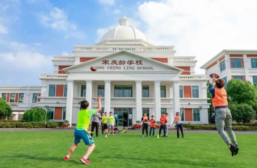 上海贵族学校长什么样？有钱也得排队，“天后”王菲也要托关系