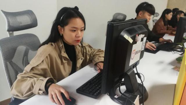 鉴黄师有多爽？每天带薪看片上万部，其实内心饱受摧残，看的想吐