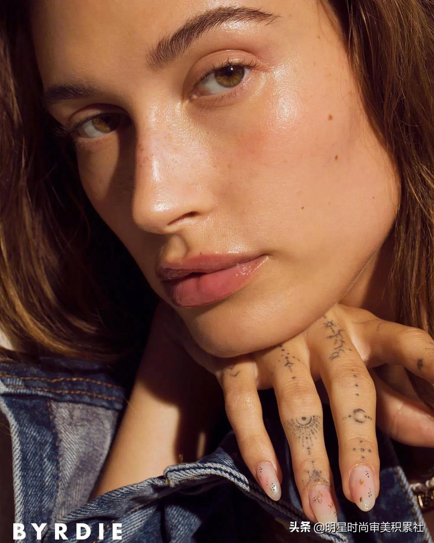 Hailey Bieber x《Byrdie》June 2022｜清透妆容下的怼脸特写