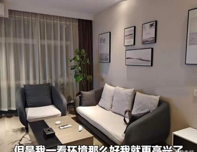 女子返乡隔离住豪华套房，房号8888，网友：有人隔离住花果山