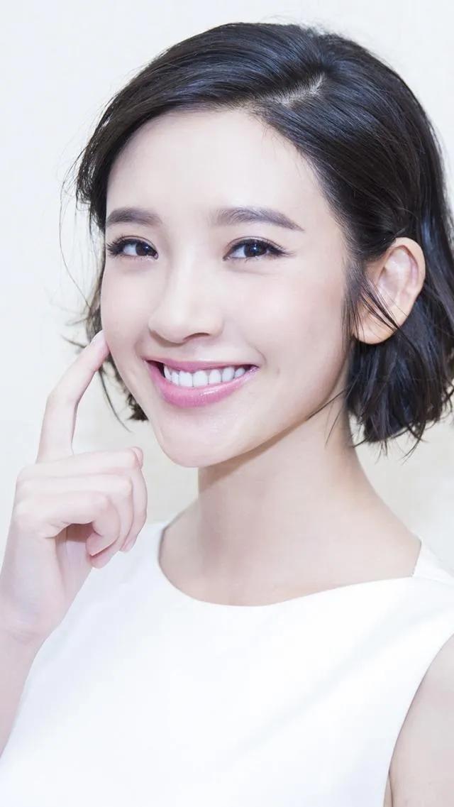 梨涡女孩唐艺昕，笑容甜美人见人爱