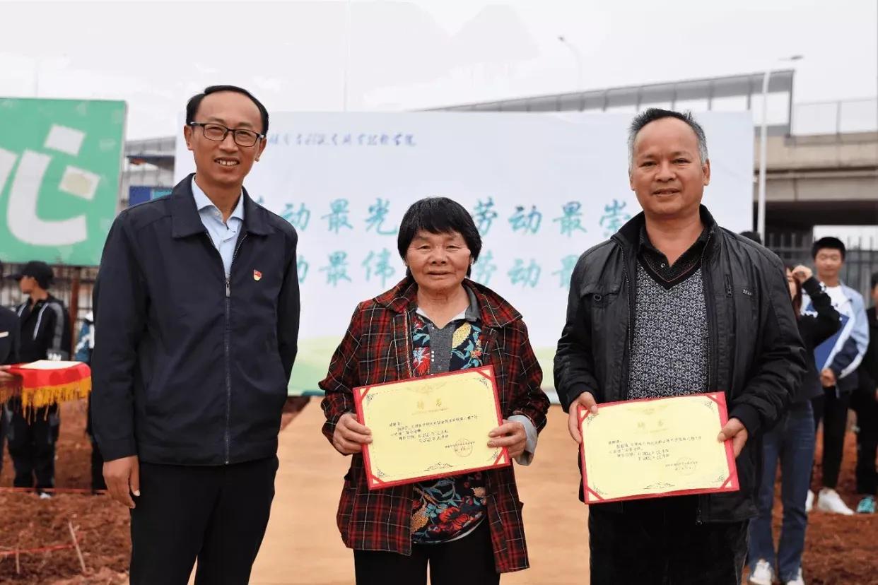 从保洁阿姨到大学老师，63岁的她是怎么做到的？