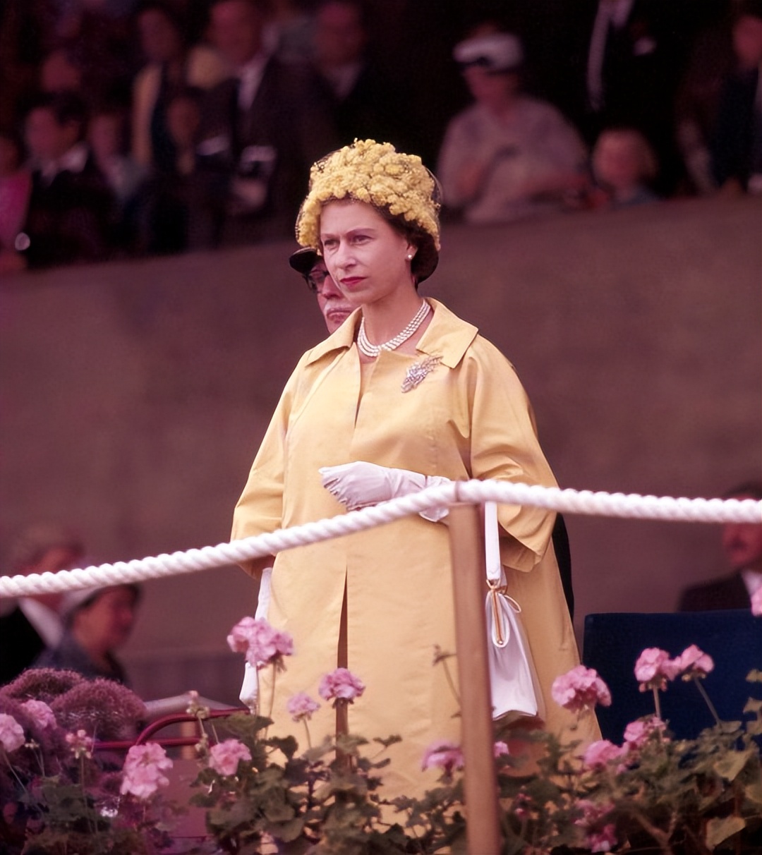 恭喜德比小将赞扎拉(令人泪目！英国伊丽莎白二世女王生命中的96年都藏在了96张照片里)