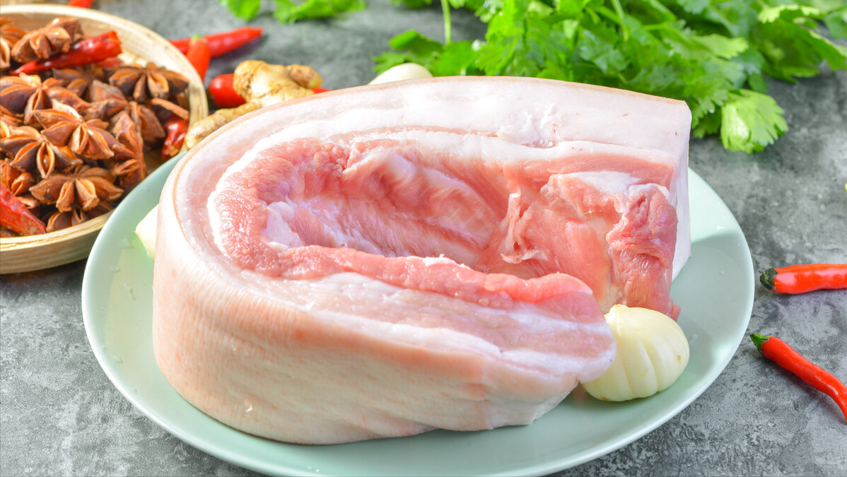 美国猪肉3.8元一斤，我国猪肉38，猪肉价格何时才能彻底降下来？
